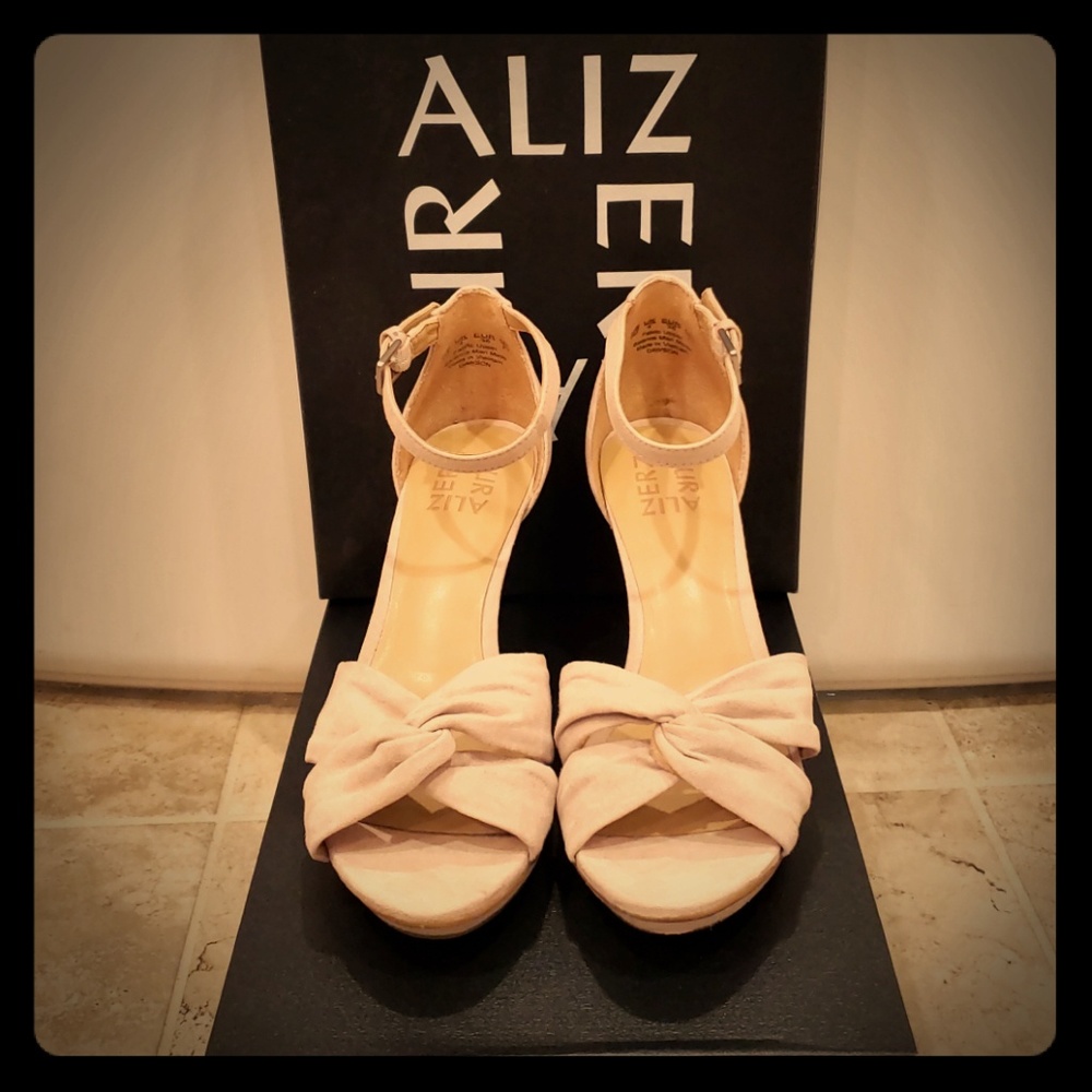 Women's shoes